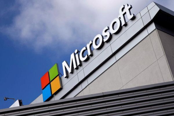 Microsoft tăng tốc cạnh tranh điện toán đám mây với Amazon