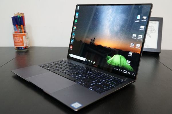 Huawei cắt giảm đơn đặt hàng mảng PC