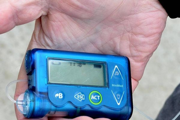 Người dùng cần thay đổi máy bơm MiniMed bị thu hồi để an toàn