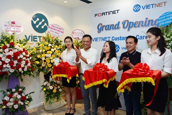 Trung tâm Chăm sóc Khách hàng VnetCare ra mắt tại Hà Nội