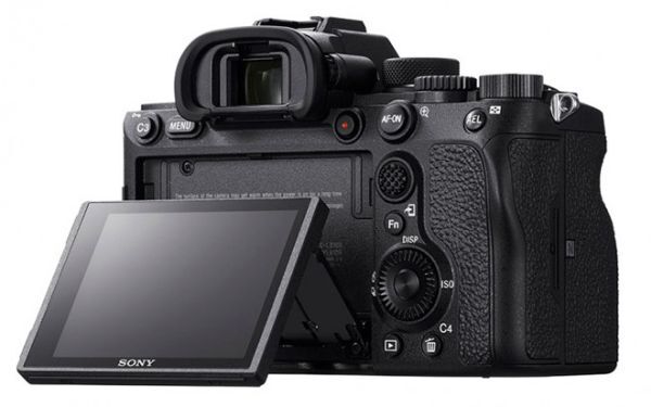 Sony ra mắt máy ảnh không gương lật full-frame A7R IV, giá 3.500 USD