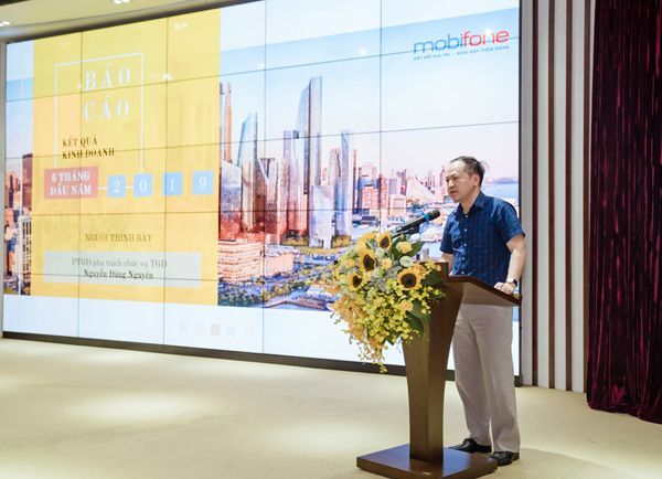 MobiFone tăng trưởng âm về viễn thông, doanh thu dịch vụ data sụt giảm