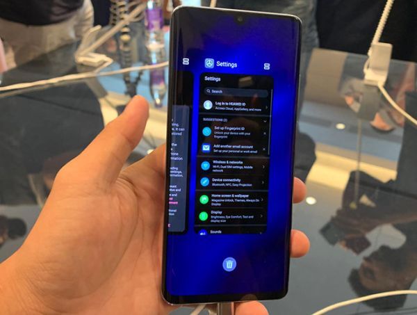 Giao diện ở chế độ nền tối của EMUI 10 trên mẫu máy P30 Pro
