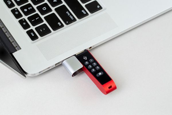 USB trang bị thêm công nghệ siêu bảo mật