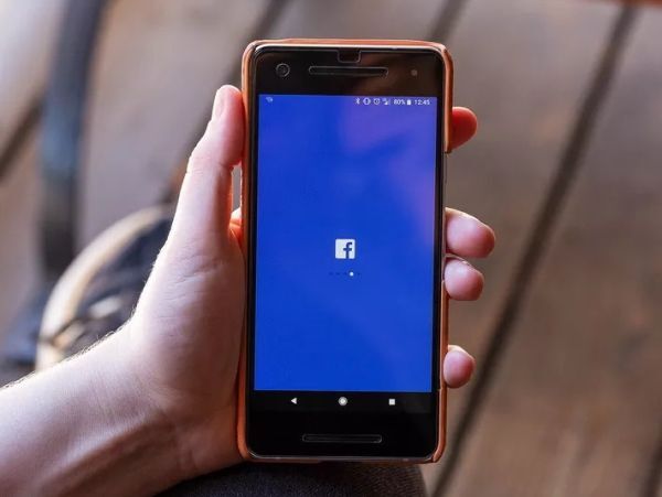 Facebook và Instagram lại sập