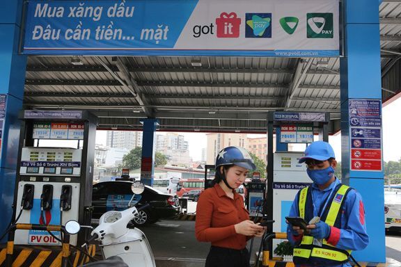 PVOIL hoàn thiện phương thức thanh toán điện tử cho khách mua xăng dầu