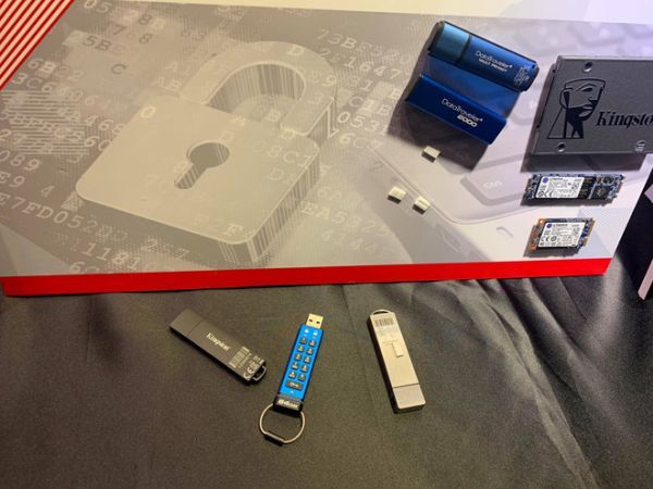 Một số mẫu USB lưu trữ dữ liệu tích hợp thêm khả năng bảo mật bằng mật khẩu