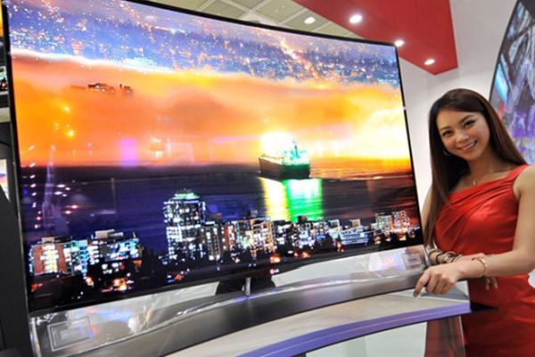 LG Display cung cấp màn hình OLED cho các nhà sản xuất xe hơi và máy bay