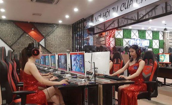phòng Game Domo, khu vực VIP với toàn bộ màn hình cong CRG Samsung chuẩn eSports châu Âu
