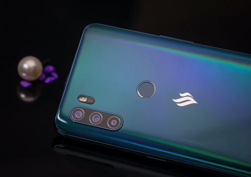 VinSmart chính thức ra mắt smartphone Vsmart Active 3, giá từ 4.49 triệu đồng