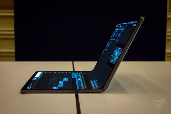 Intel công bố laptop màn hình gập tại CES 2020