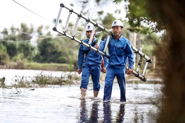 VNPT triển khai nhiều chính sách hỗ trợ khách hàng thiệt hại do bão lũ tại miền Trung