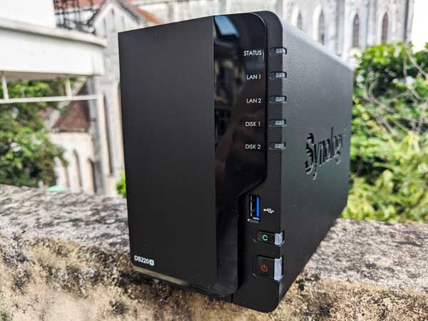 NAS Synology DS220+: Sở hữu “đám mây” riêng” dễ hay khó?
