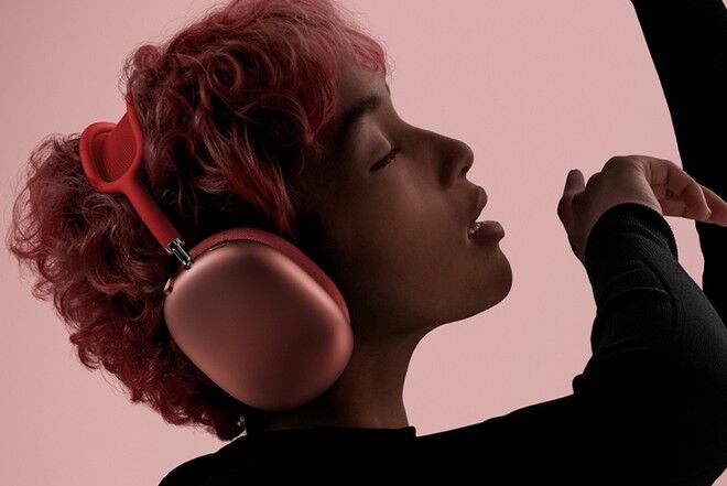 Apple trình làng tai nghe AirPods Max, giá 549 USD
