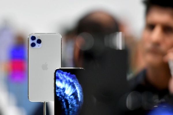 Apple đang từng bước tránh phụ thuộc vào màn hình OLED của Samsung