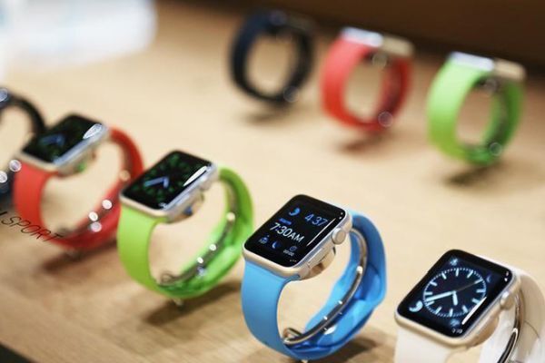 Mỹ dỡ bỏ thuế quan đối với Apple Watch nhập từ Trung Quốc