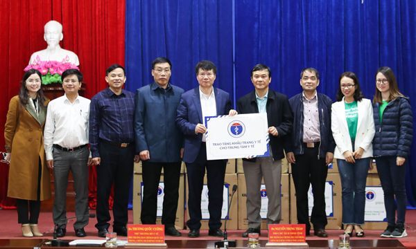 Grab tặng quà cho cộng đồng, đối tác tài xế để cùng chống dịch COVID-19