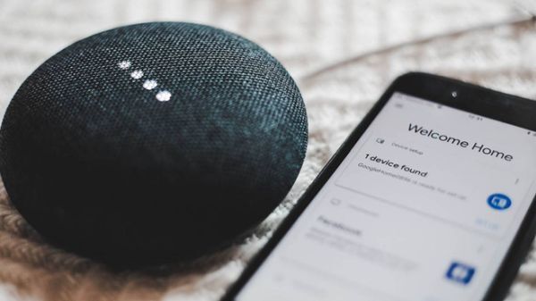 Dùng Google Assistant trên thiết bị thông minh của Google để nghe sách nói 