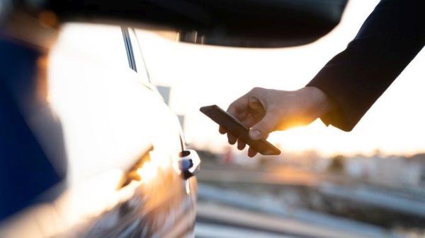 BMW sẽ cho khởi động xe ô tô bằng iPhone