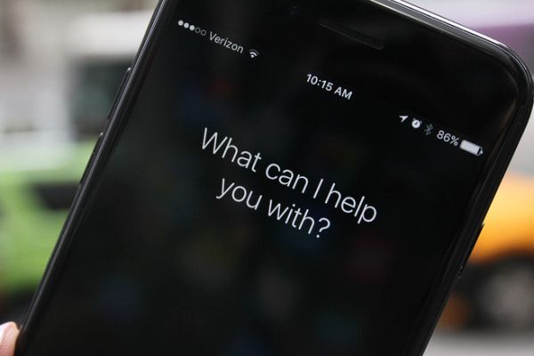 Apple mua startup trí tuệ nhân tạo để cải tiến Siri