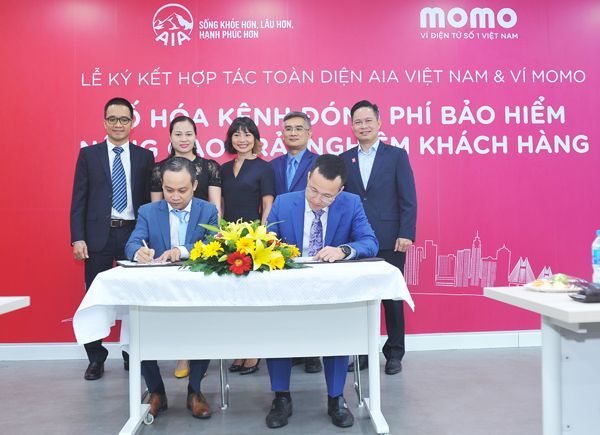 Ví MoMo và AIA hợp tác mở kênh đóng phí bảo hiểm