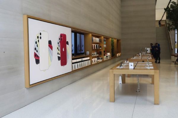 Apple giới hạn số lượng người đến các cửa hàng bán lẻ đã mở cửa trở lại