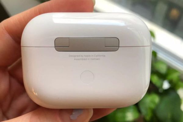 Hộp đựng AirPods Pro cho thấy đã được lắp ráp tại Việt Nam