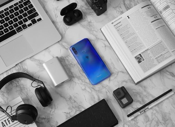 Vingroup, VinSmart, điện thoại Vsmart,