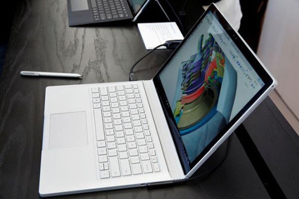 Surface Book 2 dùng CPU Intel Core thế hệ thứ 7 cho cấu hình 8/256 GB