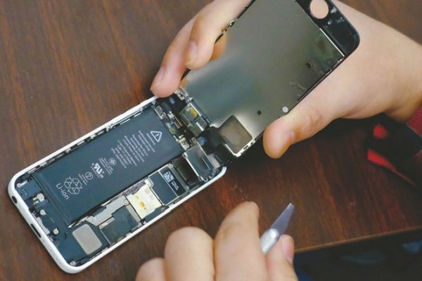 Apple đã gây phẫn nộ về các vấn đề liên quan đến điều tiết hiệu suất iPhone cũ