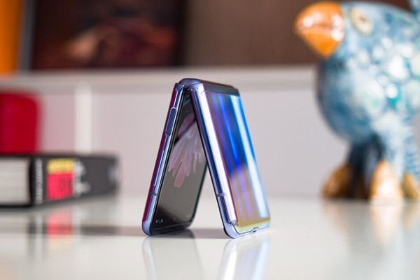 Không nên sử dụng miếng dán bảo vệ màn hình Galaxy Z Flip