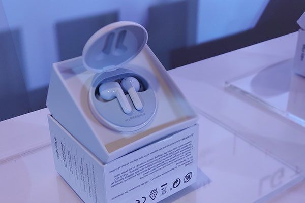 LG tung ra tai nghe LG Tone Free với công nghệ Meridian