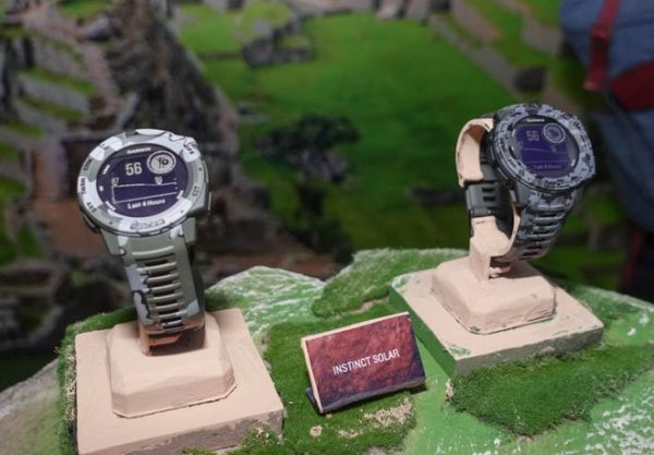 đồng hồ vừa ra mắt của Garmin đều có khả năng sạc pin bằng năng lượng mặt trời