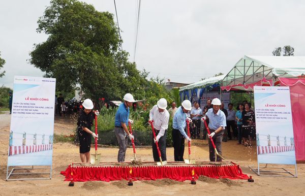 Green Vietnam Fund xây tặng người dân Long An 9 cây cầu mới