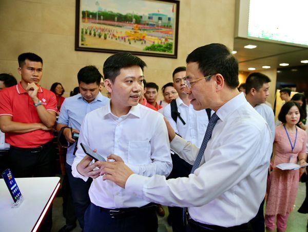 VinSmart, smartphone VinSmart, điện thoại 5G, thiết kế dạng module, Vsmart Aris 5G, 