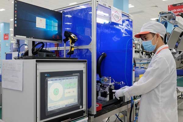 Vingroup, VinSmart, Covid-19, máy thở, linh kiện máy thở, Medtronic PLC,