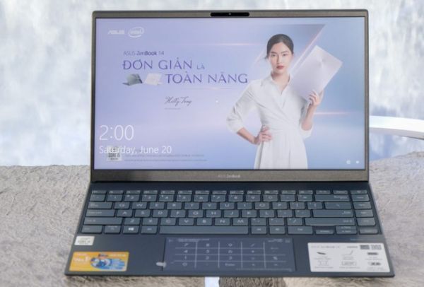 Laptop ZenBook 14 UX425 có thiết kế siêu mỏng nhẹ, giá 22,99 triệu đồng