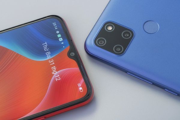 Realme C12 trang bị cụm 3 camera ở mặt sau kèm thỏi pin dung lượng lên tới 6.000 mAh