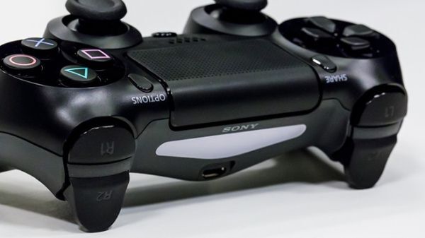 DualShock 4 chỉ có thể chơi với các game PS4 trên PS5