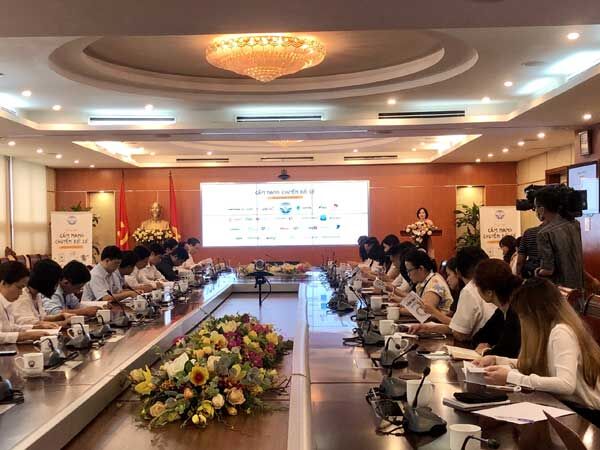 Bộ TT&TT ra mắt Cẩm nang chuyển đổi số
