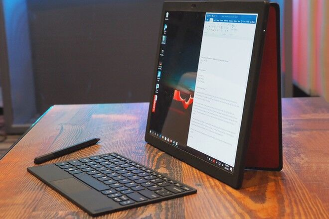 Thinkpad X1 Fold được bán với giá khởi điểm 2.500 USD