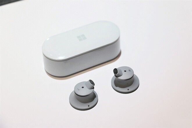 Microsoft Surface Earbuds nhận bản cập nhật firmware đầu tiên
