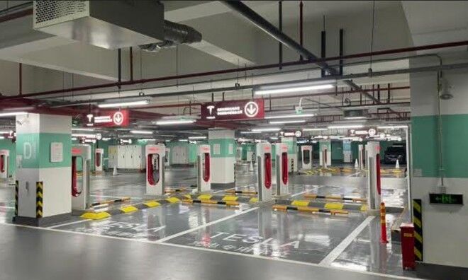 Tesla ra mắt trạm sạc điện lớn nhất thế giới