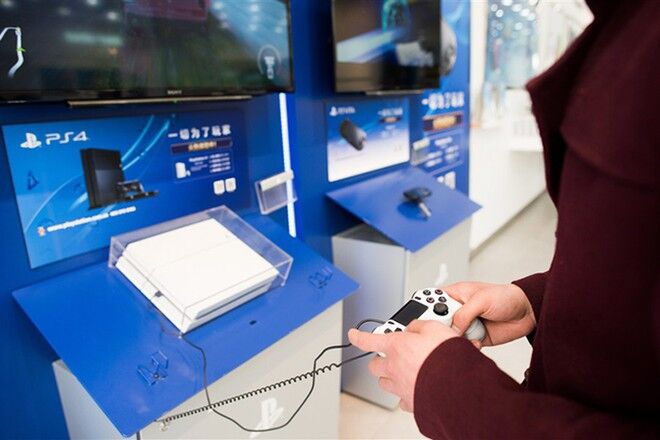 Hoạt động sản xuất máy chơi game PS4 của Sony đã bị ngừng lại