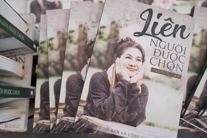 Ra mắt sách 