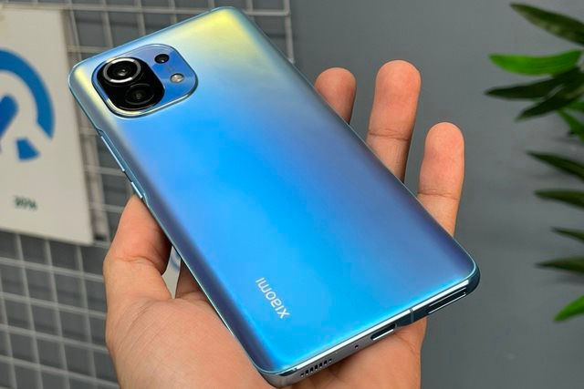 Xiaomi Mi 11 về Việt Nam giá hơn 15 triệu đồng
