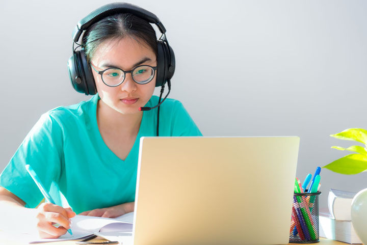 Nhiều học sinh đã thích ứng và linh hoạt với việc nghe giảng và học tập trực tuyến