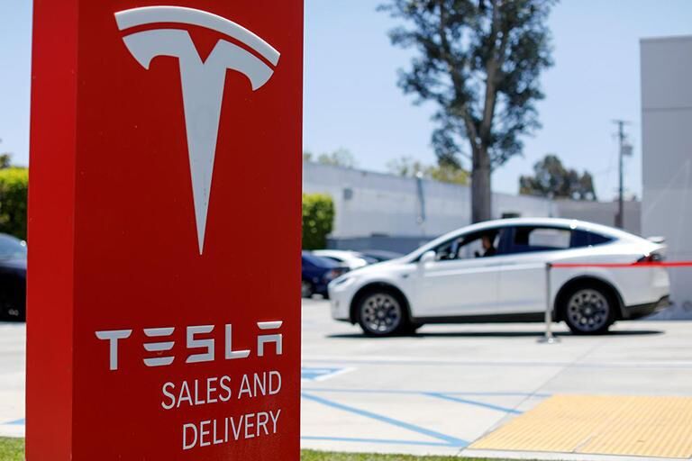 Tesla tham gia câu lạc bộ 1.000 tỉ USD