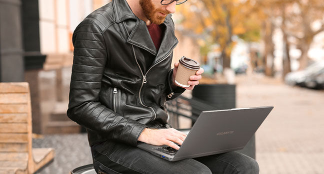 Laptop GIGABYTE U4 Ultralight được cấu hình CPU Intel Core thế hệ 11