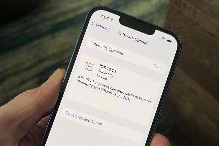Apple phát hành iOS 15.1.1 cải tiến cuộc gọi trên iPhone 12 và 13